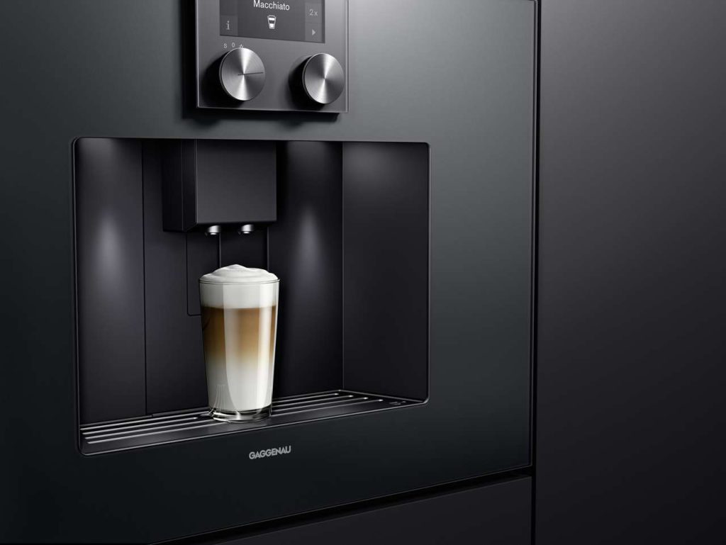 Authentischer Kaffeegenuss.
Die Espresso-Vollautomaten der Serie 200 mit gedämpftem Türeinzugsystem passen perfekt zu jedem Küchen- und Lebenstil. Mit acht perfekt aufeinander abgestimmten automatischen Funktionen bieten sie den richtigen Kaffee für jede persönliche Vorliebe.