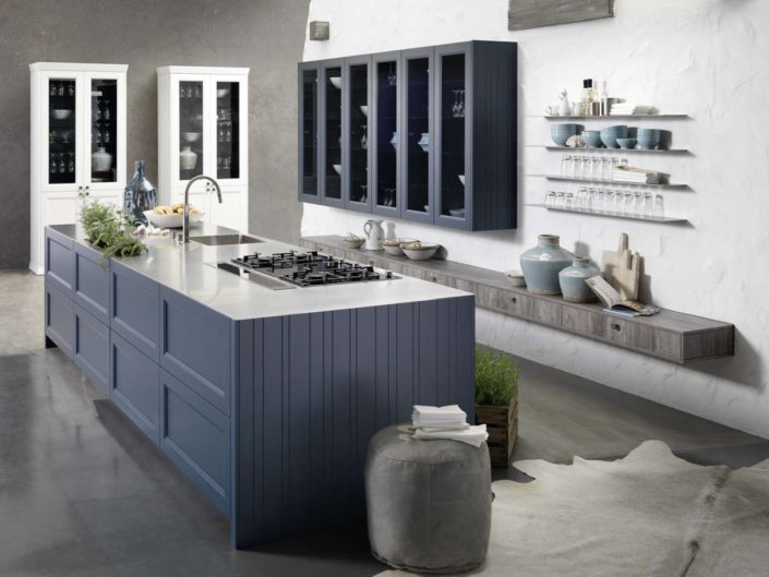 Die ursprüngliche Idee des Landhauses: Die Küche fungiert als Mittelpunkt der Familie. Foto: rational Küchen
