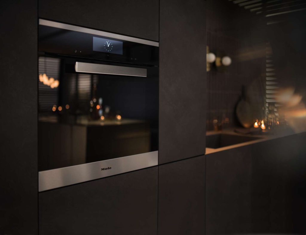 Elegantes Design trifft revolutionäre Kochtechnologie: Der Dialoggarer von Miele steht für Kochinnovation, exzellente Ergebnisse, einfache Zubereitung und Zeitersparnis. Foto: Miele