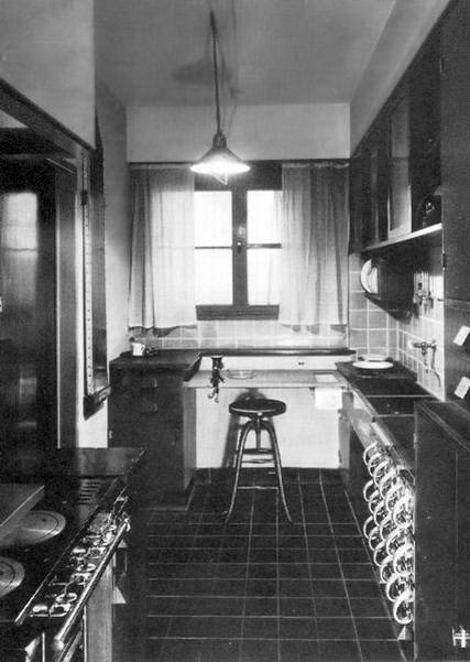 Die erste Einbauküche der Welt: „Frankfurter Küche“ von der Architektin Margarete Schütte-Lihotzky aus dem Jahr 1926. (Foto: AMK)