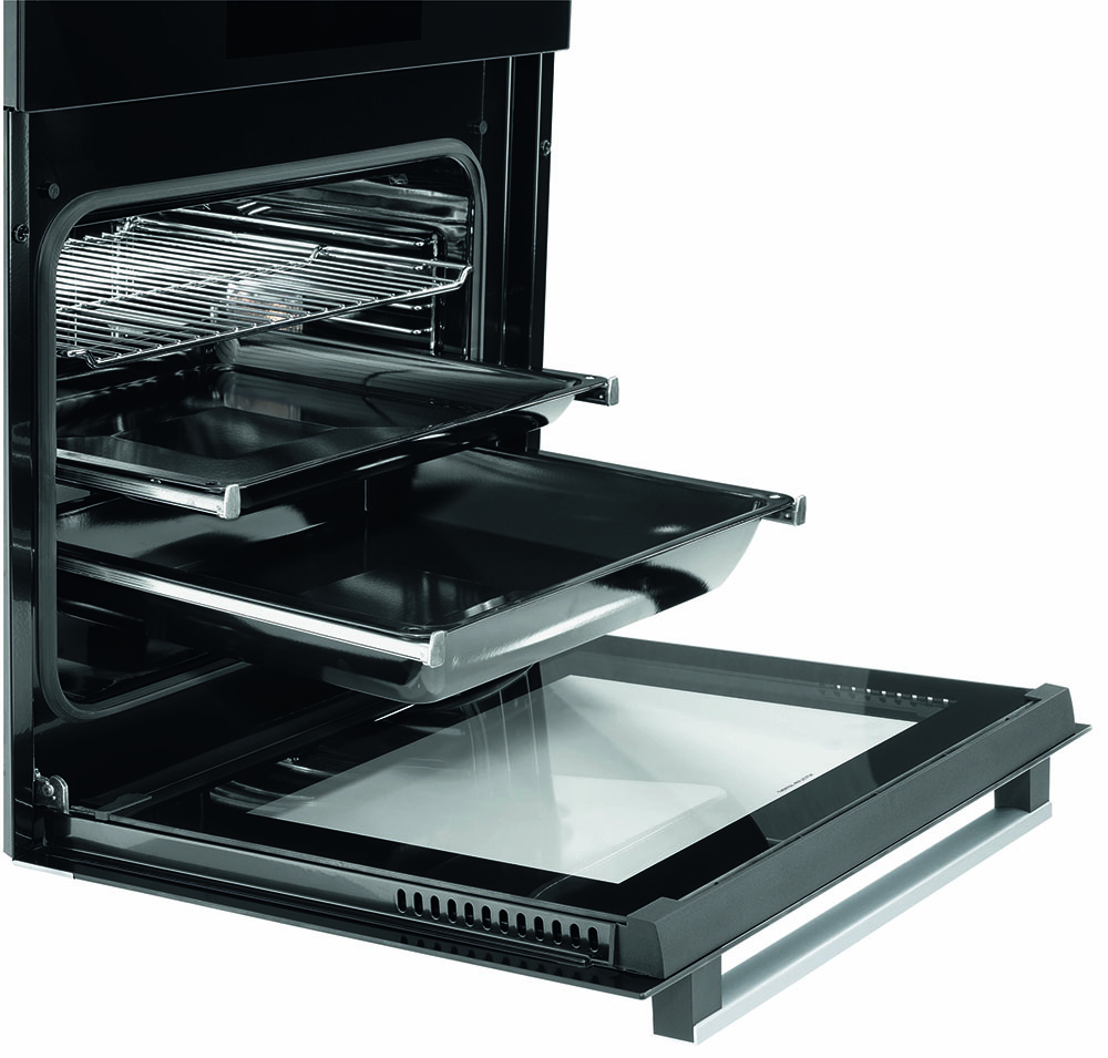 Kontur-Halogenlicht für perfekte Sicht und FullClear-Door-Scheiben für eine einfache Reinigung. Foto: Oranier | KÜCHEN JOURNAL Kontur-Halogenlicht für perfekte Sicht und FullClear-Door-Scheiben für eine einfache Reinigung. Foto: Oranier