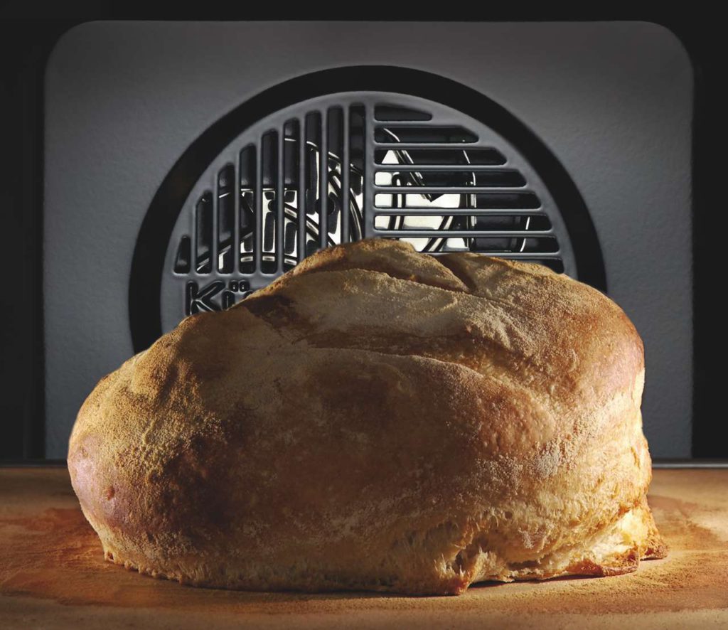 Der einzigartige ökotherm®-Backofen-Katalysator sorgt schon während des Garvorgangs für Sauberkeit. Back- und Bratgerüche in der Küche gehören der Vergangenheit an. Foto: Küppersbusch