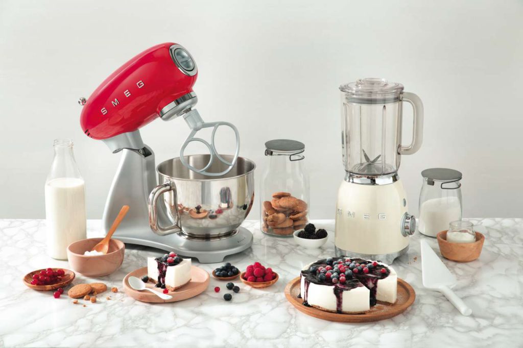 Küchenmaschine & Standmixer von Smeg im 50er Jahre Retro Design. Foto: Smeg