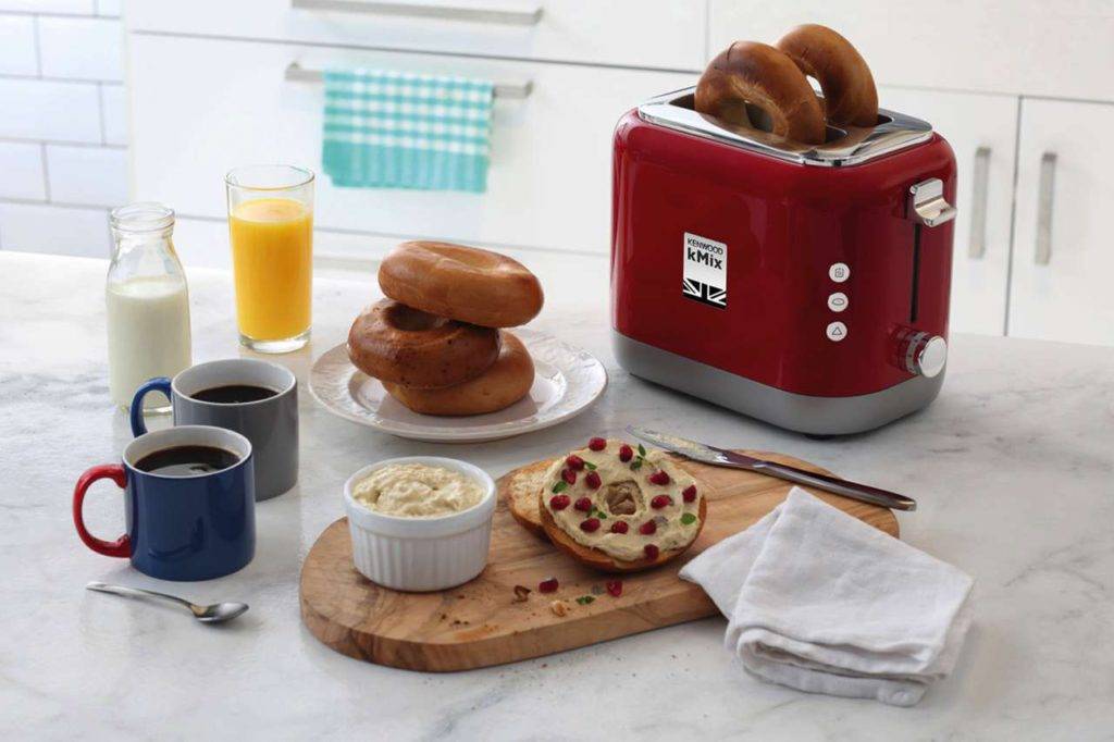 Eindeutiger Testsieger ist der hübsche Kenwood Toaster der beliebten kMix Serie im britischen Retrodesign. Foto: Kenwood