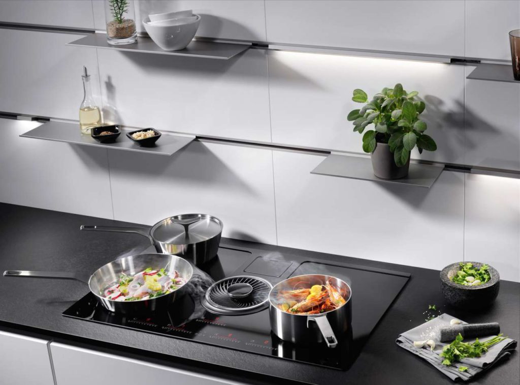 Energiesparende, leise und smarte Elektrogeräte gehören zum moder-nen Küchenstandard. Foto: AMK