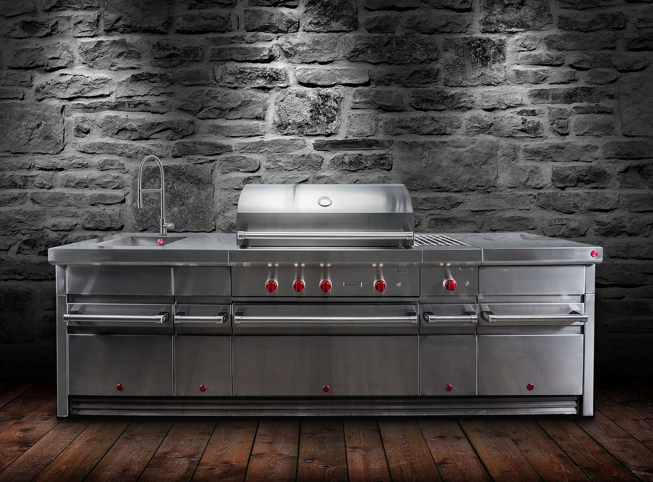 Wolf outdoor kitchen black wall KÜCHEN JOURNAL