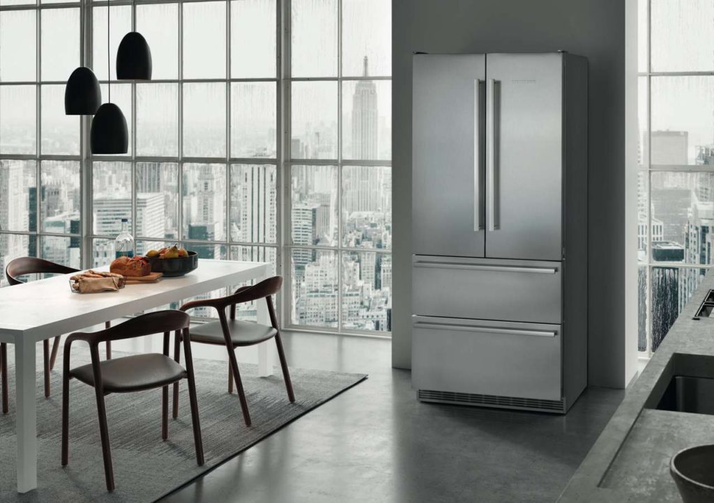 Tolle Auszeichnung für Liebherr-Hausgeräte bestätigt den Anspruch an Qualität, Design und Innovation: Die Kühl-Gefrierkombination CBNes 6256 und der Weintemperierschrank EWTgb 3583 sind mit dem reddot Design Award ausgezeichnet worden. Foto: Liebherr