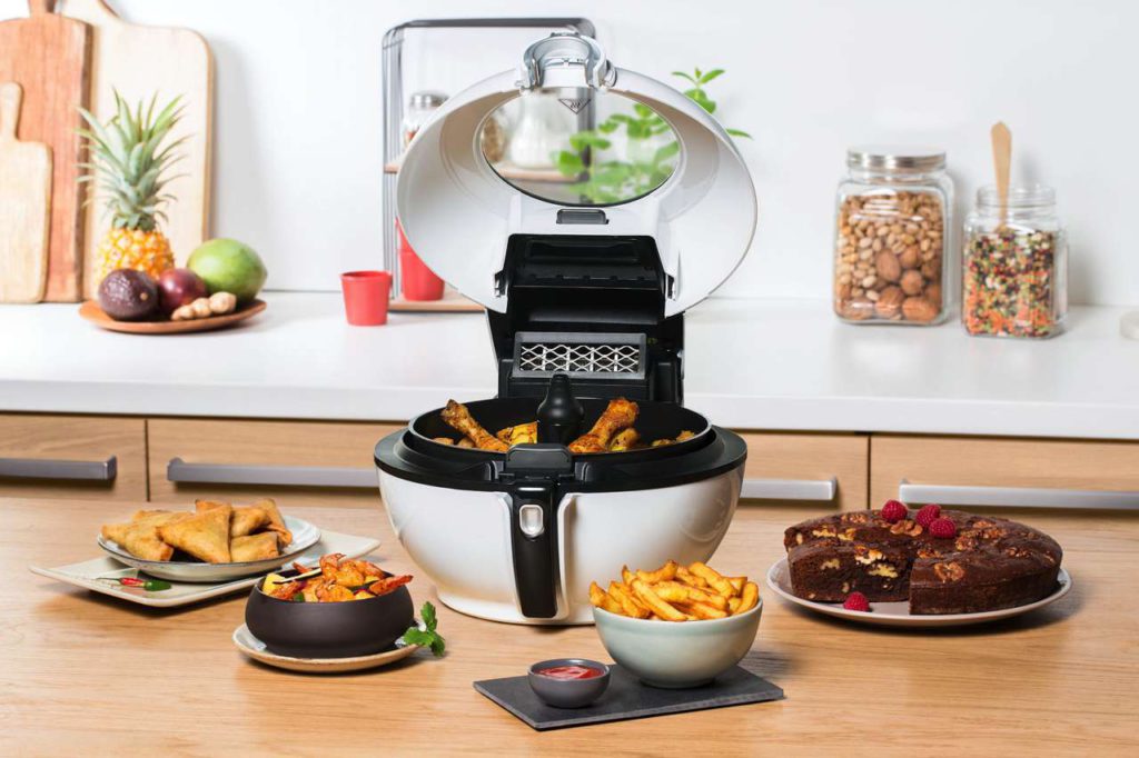 Die neue Heißluftfritteuse mit verstellbarer Temperatur und einzigartiger Rühr- Technologie bietet perfekte Ergebnisse ohne Schütteln. Foto: Tefal