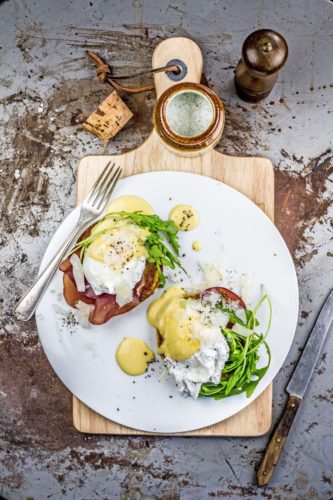 Genussreiches Frühstück: Egg Benedict lassen sich mit Hilfe des Kochend-Wasserhahns zeitsparend zubereiten.
Foto: djd/Quooker