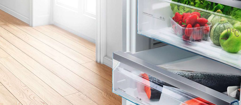 Der moderne, energieeffiziente Kühlschrank bietet unterschiedliche Kühlzonen für unterschiedliche Lebensmittel und Getränke. Foto: AMK