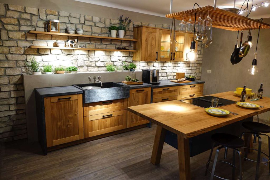 Modern-puristisch oder gemütlich mit warmen Holztönen: Bei Materialien, Oberflächen und Farben der neuen Küche entscheidet allein der persönliche Geschmack.
Foto: djd/TopaTeam/Bax