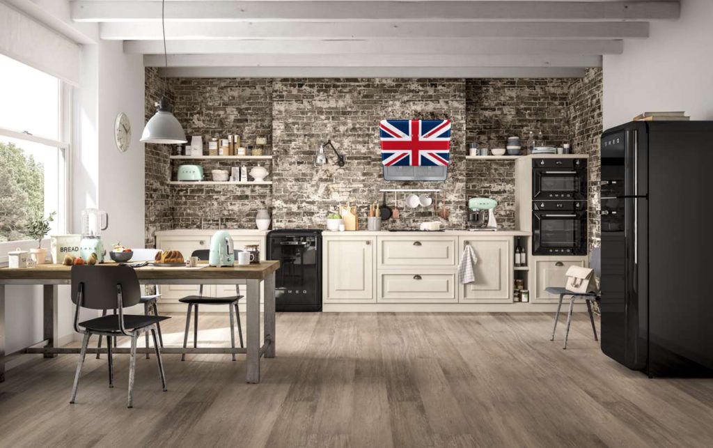 Neuester Design-Coup der italienischen Kultmarke Smeg ist eine Haube mit der britischen Flagge, dem Union Jack. Foto: Smeg