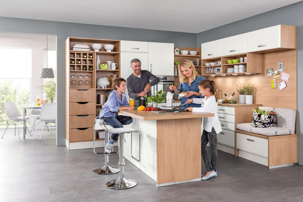 Eine moderne Küche ist ein echter Hingucker - aber genauso bedeutsam wie das Aussehen sind bei der Einrichtung die ergonomischen Aspekte. Foto: djd/Küchen Quelle GmbH