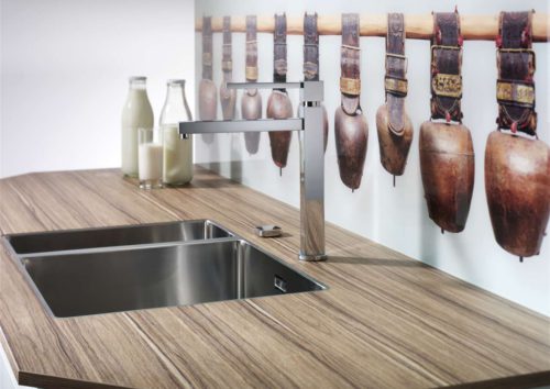 Schichtstoffplatte in Holzoptik. Foto: Lechner