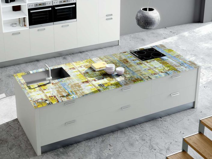 Von unten bedruckte Glasarbeitsplatte. Foto: Lechner