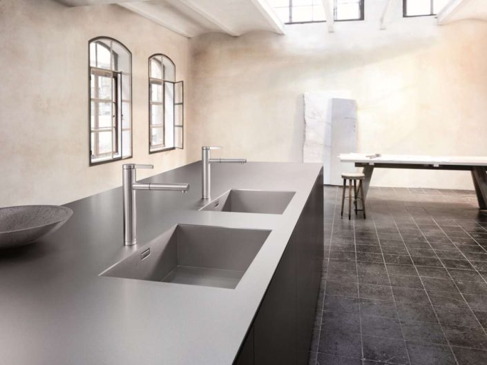 Gold für Edelstahl: Die Edelstahl-Arbeitsplatte Blanco Durinox wurde mit dem internationalen Design- und Materialpreis „Materialica Design + Technology Gold Award 2014“ ausgezeichnet. Foto: Blanco