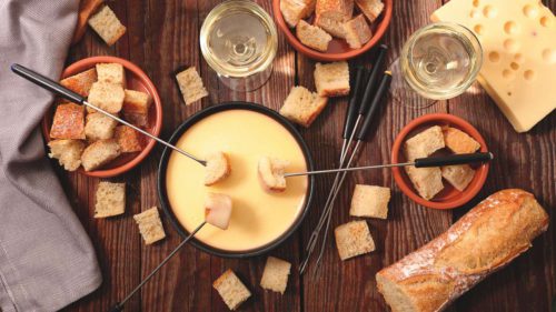 Ob Raclette oder Käse-Fondue – mit dem neuen Cheese 'n Co von Tefal gibt es immer einen guten Grund, Freunde und Familie zum Essen einzuladen. Foto: Tefal