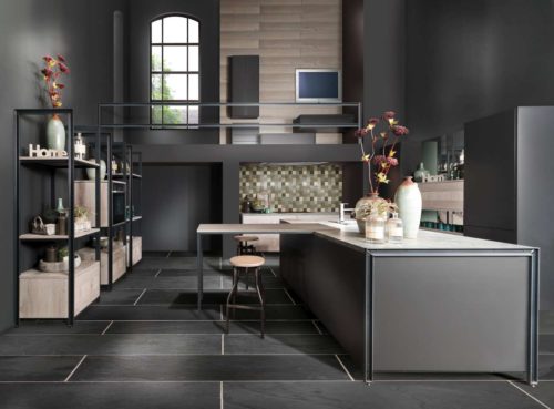 Die Küchentheke führt zu einer funktionalen Kompaktheit der Arbeitsabläufe in der modernen Küche und ist ebenfalls eine „Made in Germany“-Erfindung. Foto: AMK
