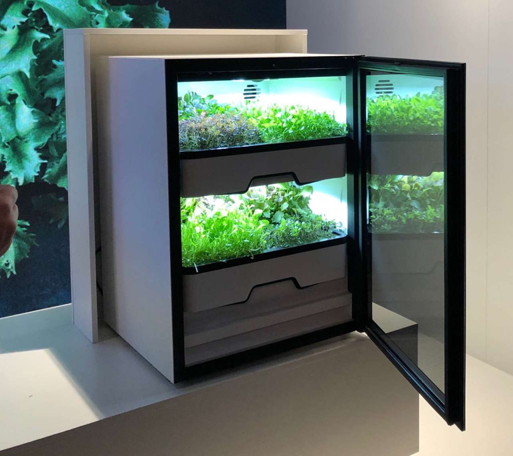 Die Münchner Firma Agrilution GmbH bringt mit ihrem Model Plantcube perfektionierte Farming Technologie in die Küche. Foto: Küchen Journal