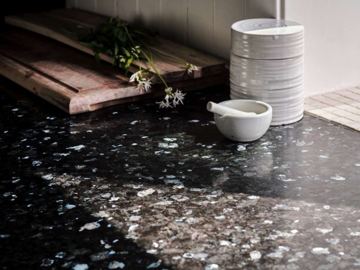 Lundhs Emerald verfügt über einen prächtigen silbrig-blauen Glanz und den insgesamt dunkelsten Farbton der Lundhs Real Stone Kollektion. Foto: Lundhs Real Stone