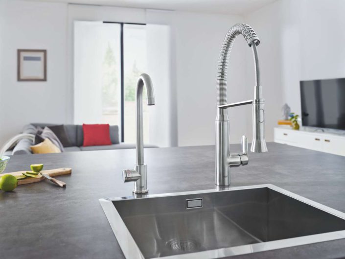 Die K7 Kollektion wurde mit Unterstützung echter Küchenchefs für passionierte Köche designt und bietet höchste Flexibilität in einer Armatur, die ganz im Mittelpunkt des Geschehens steht. Foto: Grohe