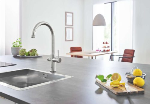 Das unverwechselbares Kennzeichen der Küchenarmatur Minta von Grohe ist die minimalistische, zylindrische Form. Foto: Grohe