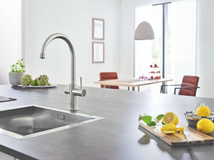 Das unverwechselbares Kennzeichen der Küchenarmatur Minta von Grohe ist die minimalistische, zylindrische Form. Foto: Grohe