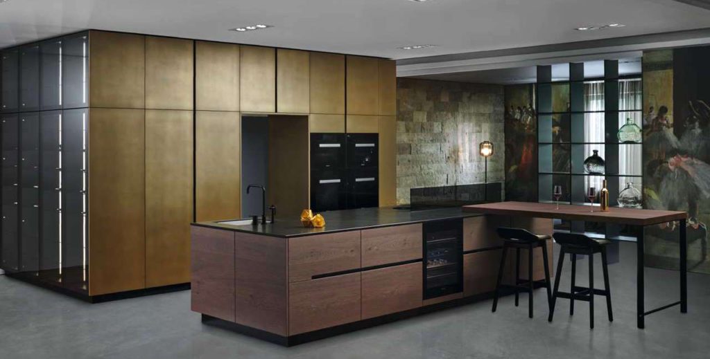 INTUO Impreso in den Trendfarben „arabica oak“ und „brass“ Foto: INTUO