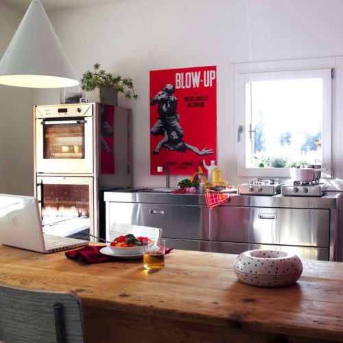 Unabhängigen Edelstahl-Küchenelementen können je nach Geschmack kombiniert werden. Foto: Alpes-Inox