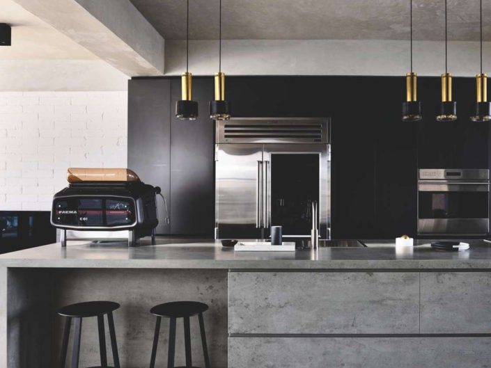 Die Neolith® Arbeitsplatte und Fronten geben ein harmonisches Gesamtbild. Foto: Neolith®