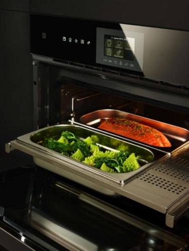 Küppersbusch hat in seinem neuen Kompaktmodell CBD 6550.0 alle Funktionen integriert, die man sich von einem Backofen mit integriertem Dampfgarer wünscht. Foto: Küppersbusch