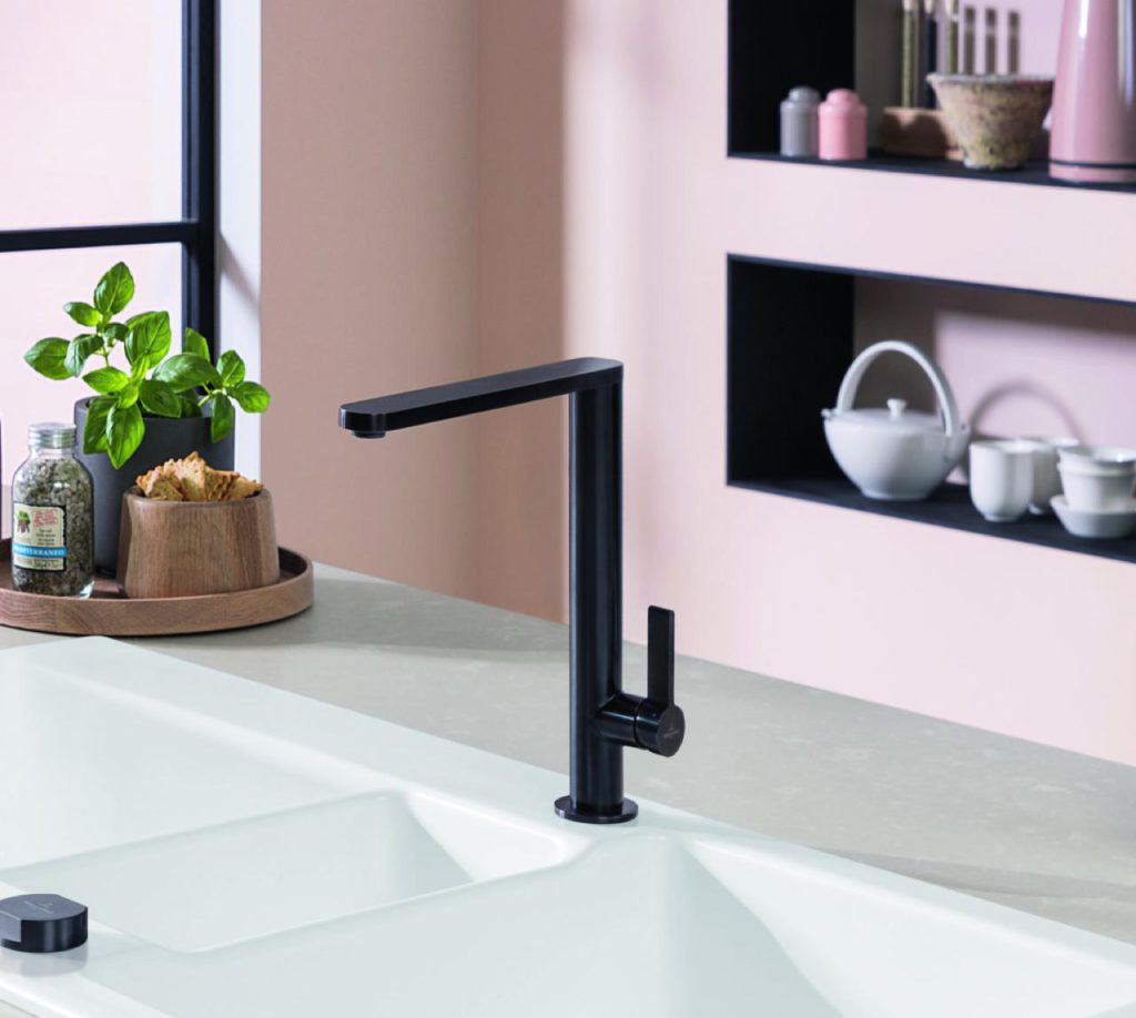 Die Armatur SILUET in Anthracite setzt schöne Akzente. Foto: Villeroy & Boch