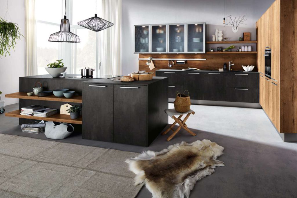 Die Küche sollte passgenau auf den Raum zugeschnitten sein - sowohl hinsichtlich der Maße als auch in Bezug auf die Materialien, die Farben und das Design. Foto: djd/Küchen Quelle GmbH