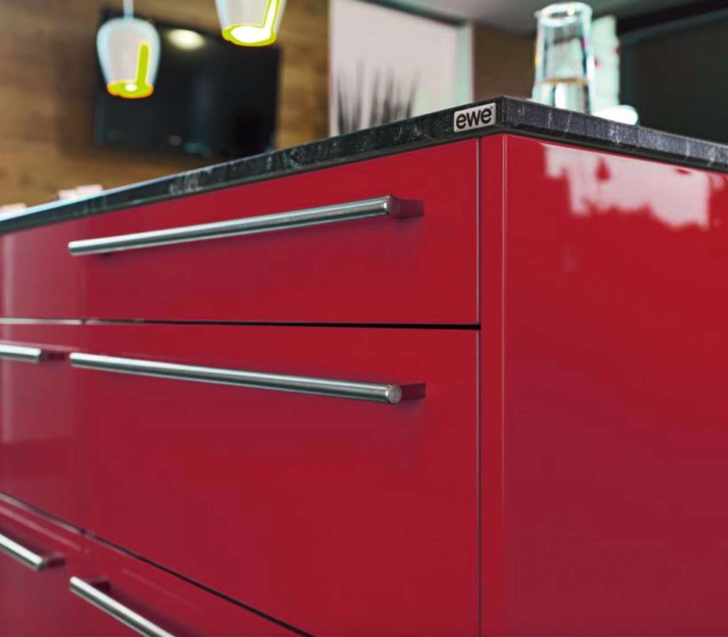 Moderne Colorlackfront mit Laserkante. Foto: ewe