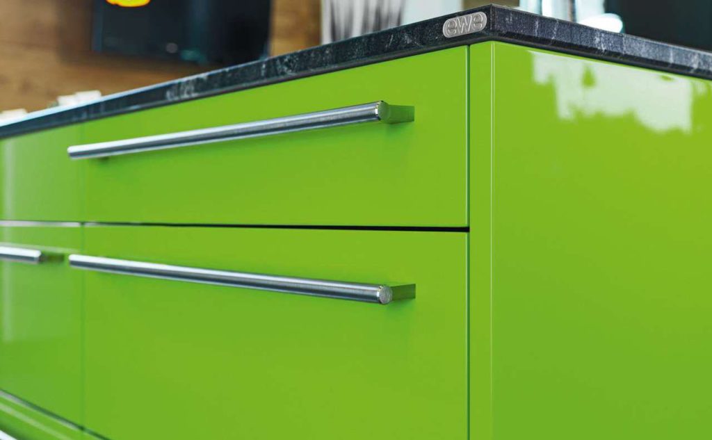 Moderne Colorlackfront mit Laserkante