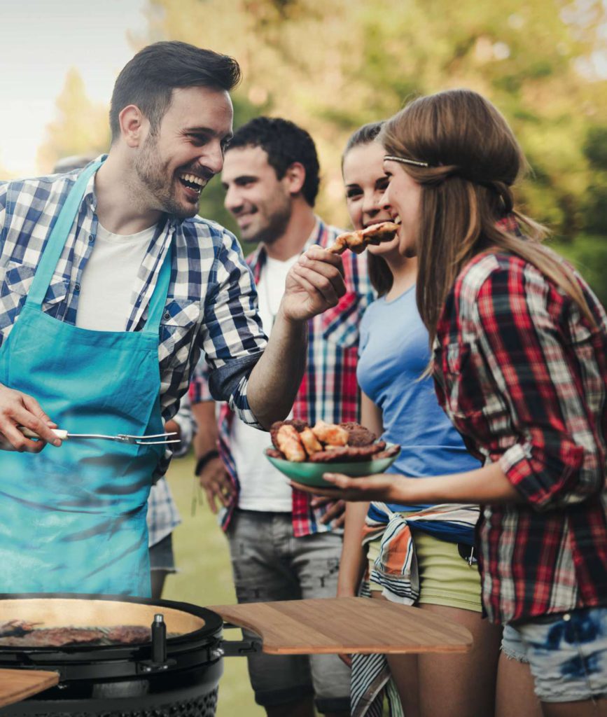 Grilltrend 2019: Grillen wie es dir gefällt. Ob mit Holzkohle oder Gas. Beides ist jetzt mit nur einem Gerät möglich. Foto: JUSTUS