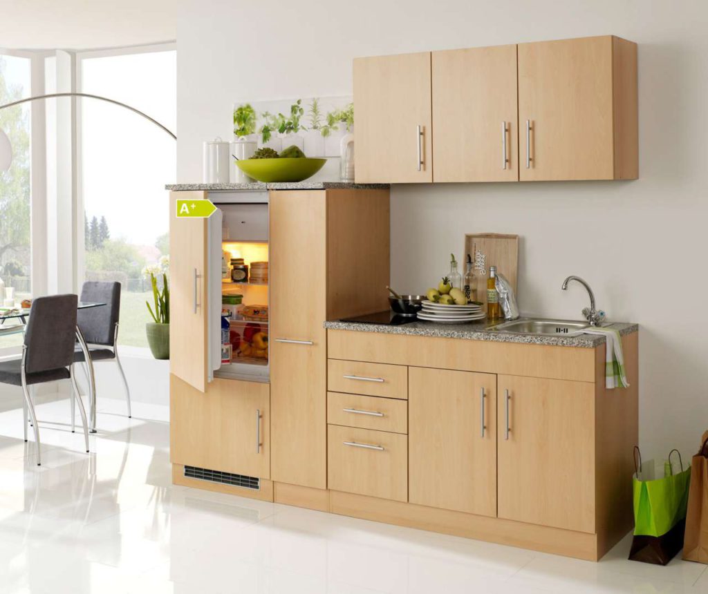 Die kompakte Singleküche ist speziell auf die Ansprüche eines Ein-Personen-Haushaltes zugeschnitten - für das Single-Apartment oder den Studentenhaushalt. <br> Foto: www.moebel-guenstig.de