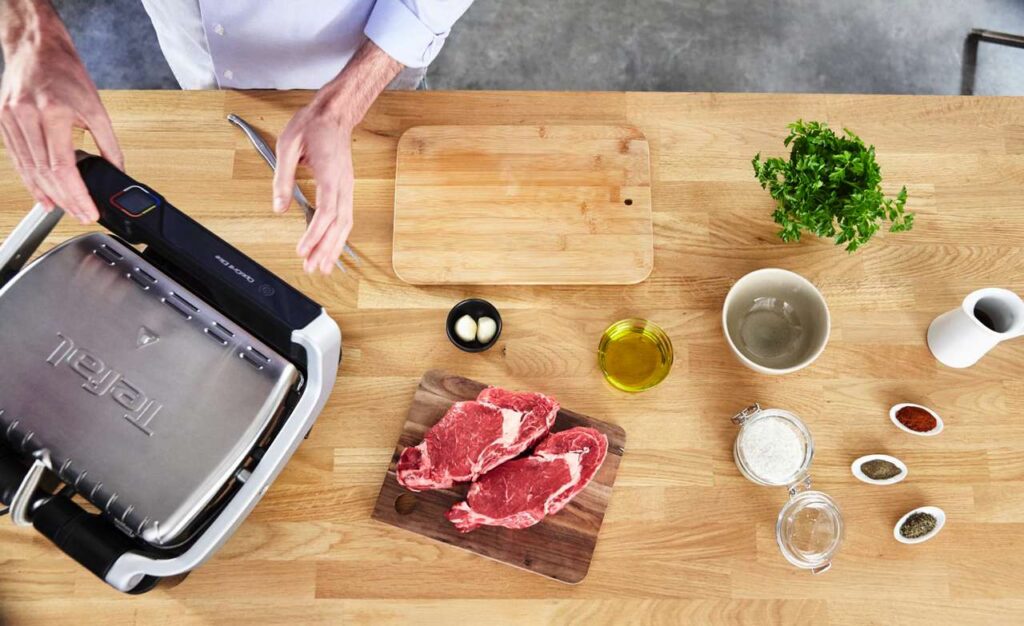 Neben anderen Funktionen verfügt der Grill über eine automatische Grillgut-Messfunktion und eine Grillboost-Funktion. Foto: Tefal