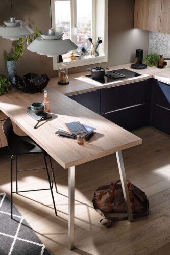 Bei der konkreten Gestaltung eines Arbeitsplatzes in der Küche bieten sich viele Möglichkeiten in Form und Farbe.
Foto: djd/Küchen Quelle GmbH