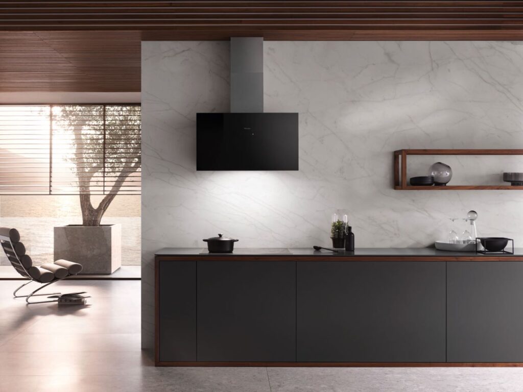 Das puristische und flache Design passt in jede Wohnung. Foto: Miele