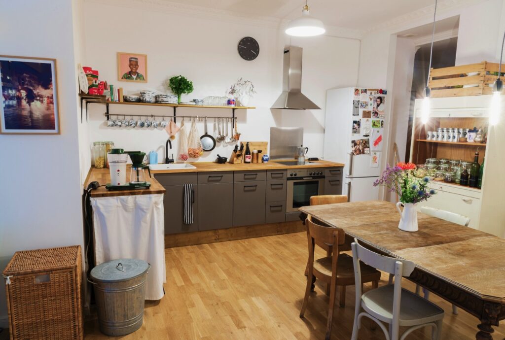 Was für ein Unterschied! Die neue Küche strahlt Wärme und Behaglichkeit aus. Foto: Küchen Journal