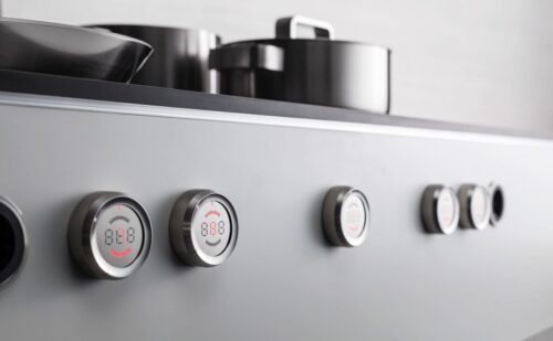 Knebel mit intelligenter Bedienerführung und elektrische Verschlussklappe in typischem BORA Design. Foto: BORA