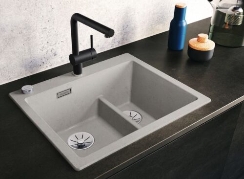 Mit geradlinigem Design und extra tiefem Becken (220 mm) überzeugt auch Blanco Pleon. Mehrere Modelle der zeitlosen Becken-Serie stehen in der Farbe Beton-Style für eine stimmige Einbindung in hochwertige Raumkonzepte zur Verfügung. Abb.: Blanco Pleon 6 Split. Foto: Blanco