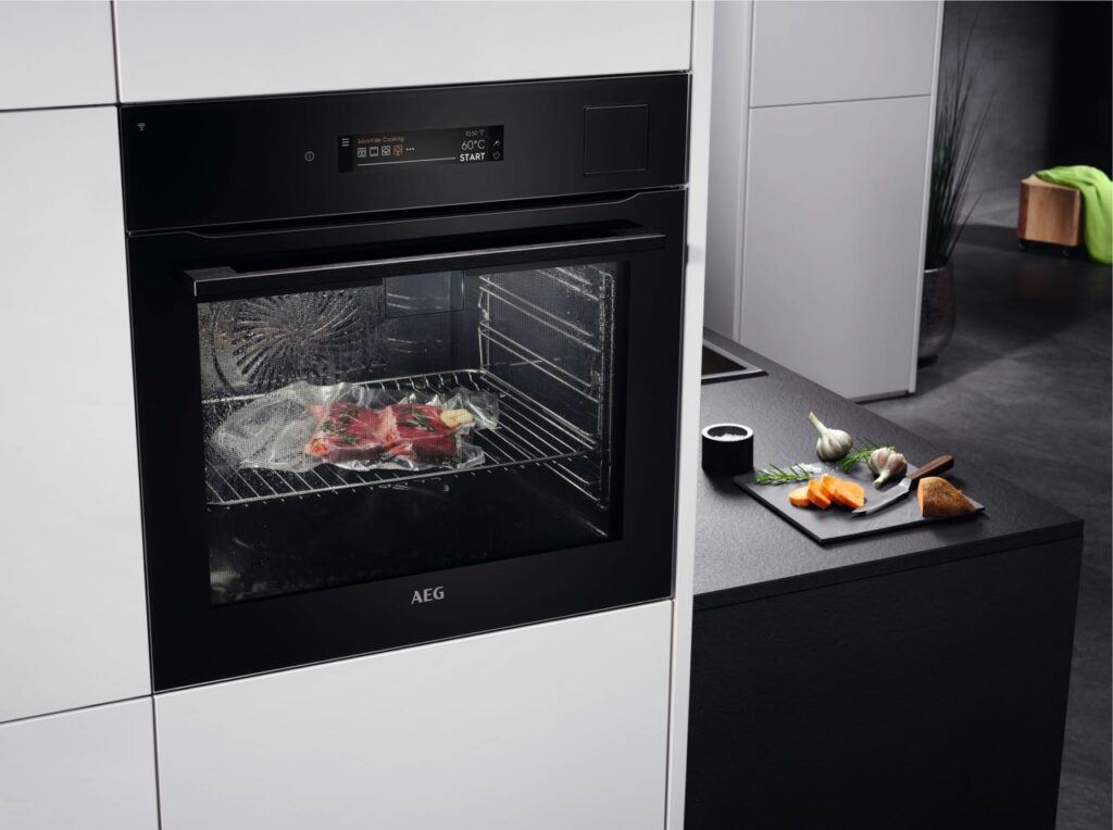 Vernetzter Backofen CookView. Foto: AEG