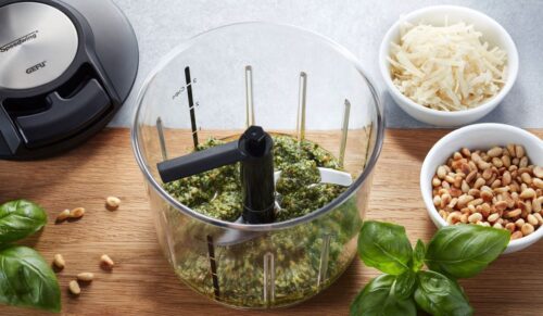 Zahlreiche Funktionen in nur einem Gerät und das auch noch ohne Strom. Der Gefu, Multizerkleinerer SPEEDWING, 39,95 €. Foto: One Kitchen