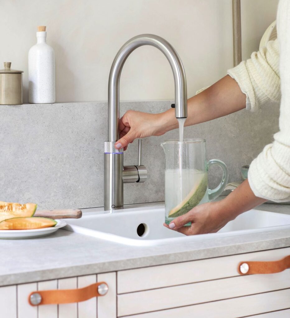 Der Wasserhahn als Multitalent erleichtert zahlreiche Handgriffe in der heimischen Küche.
Foto: djd/Quooker