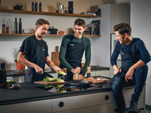 Mit vollem Einsatz am Herd: Felix Grossschartner, Patrick Gamper, Patrick Konrad (v.l.). Foto: BORA