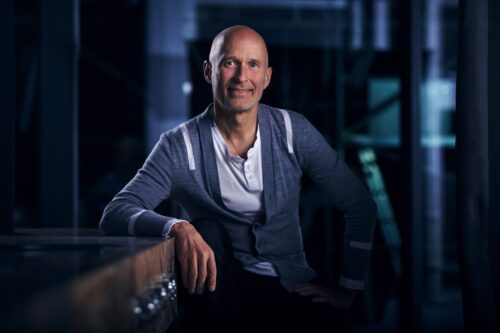 Schreiner in der sechsten Generation, bayerischer Erfinder mit Weitblick und Entwickler des integrierten BORA Kochfeldabzugs: Willi Bruckbauer. Foto: BORA