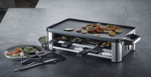 Das WMF Lono Raclette für bis zu vier Personen ist perfekt für gemütliche Abende mit viel gemeinsamem Spaß beim Essen. Foto: WMF