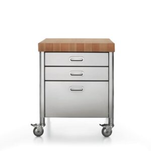 Das massive Holz harmoniert einfach perfekt zum flexiblen Rollwagen aus Edelstahl. Foto: Alpes Inox